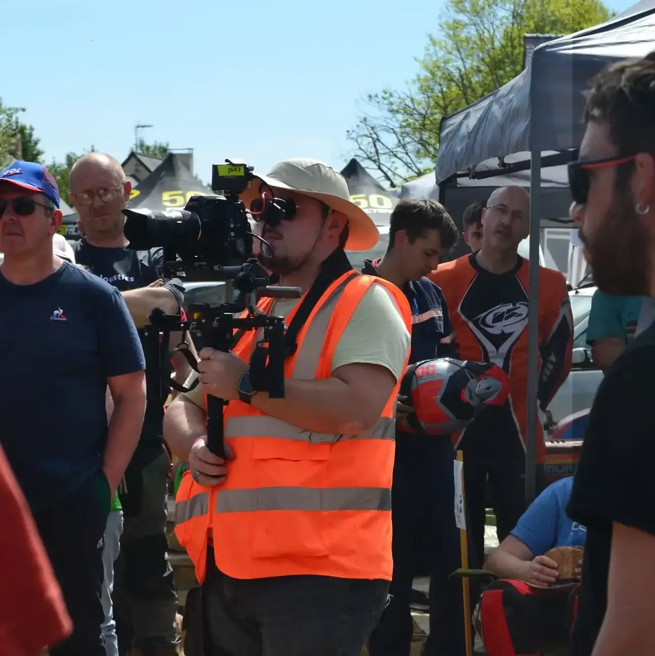 Pourquoi faire appel à un vidéaste professionnel plutôt qu'un collègue avec un smartphone vidéaste professionnel entreprise Bretagne - tournage corporate Occitan Pixel